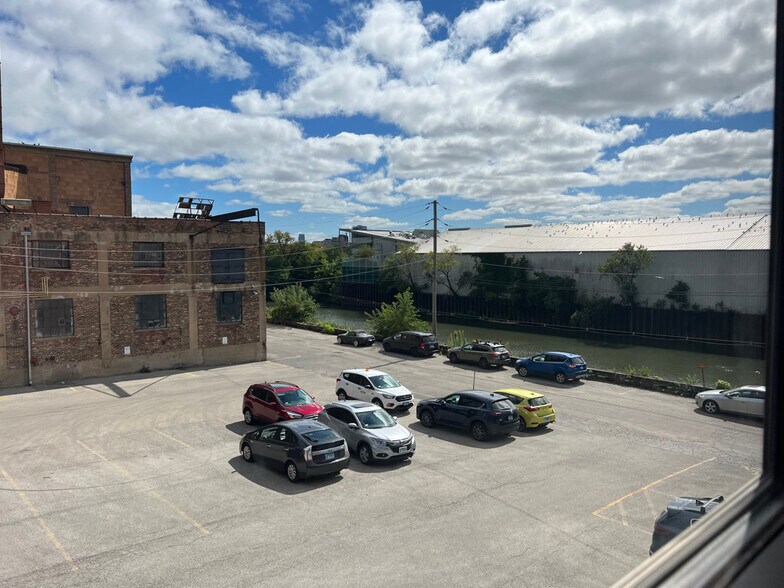 More Photos Of 1410-1440 N Kingsbury St, Chicago Manufacturing For Lease