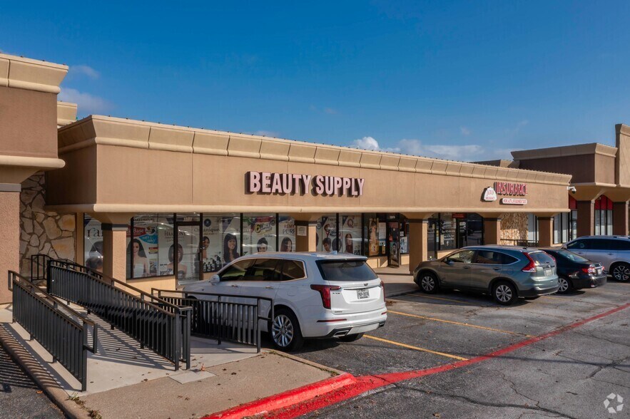 More Photos Of 1413-1529 W Buckingham Rd, Garland Unknown For Lease