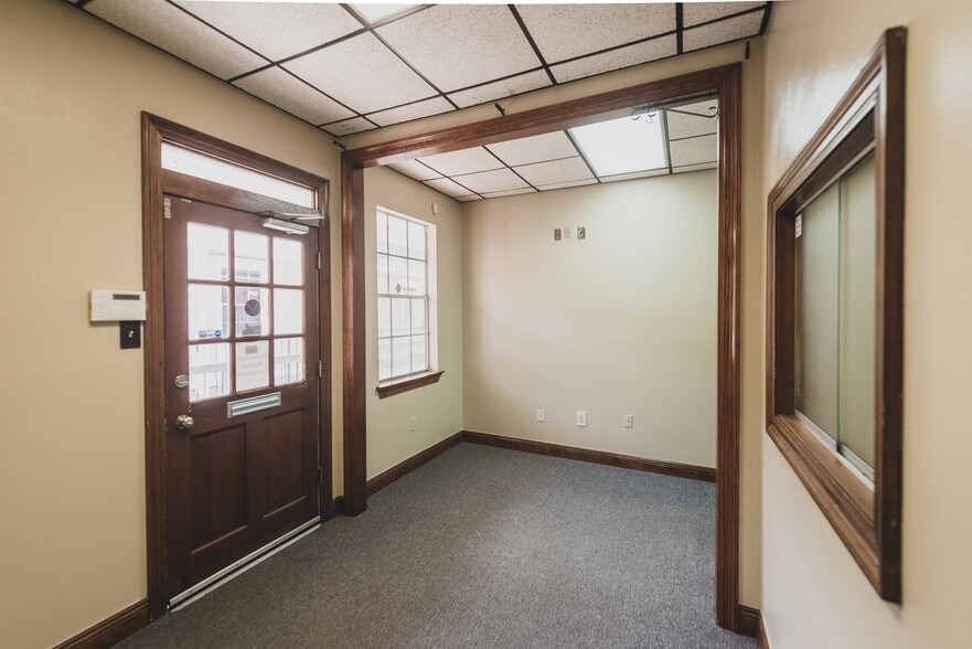 More Photos Of 2002 20th St, Kenner Office For Sale