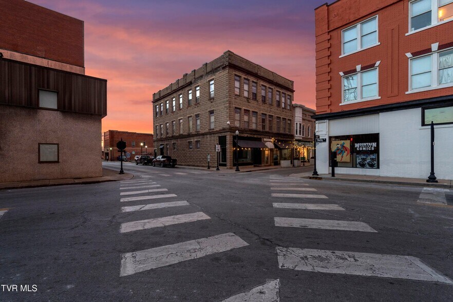 More Photos Of 28-30 6th St, Bristol Storefront Retail Office For Lease