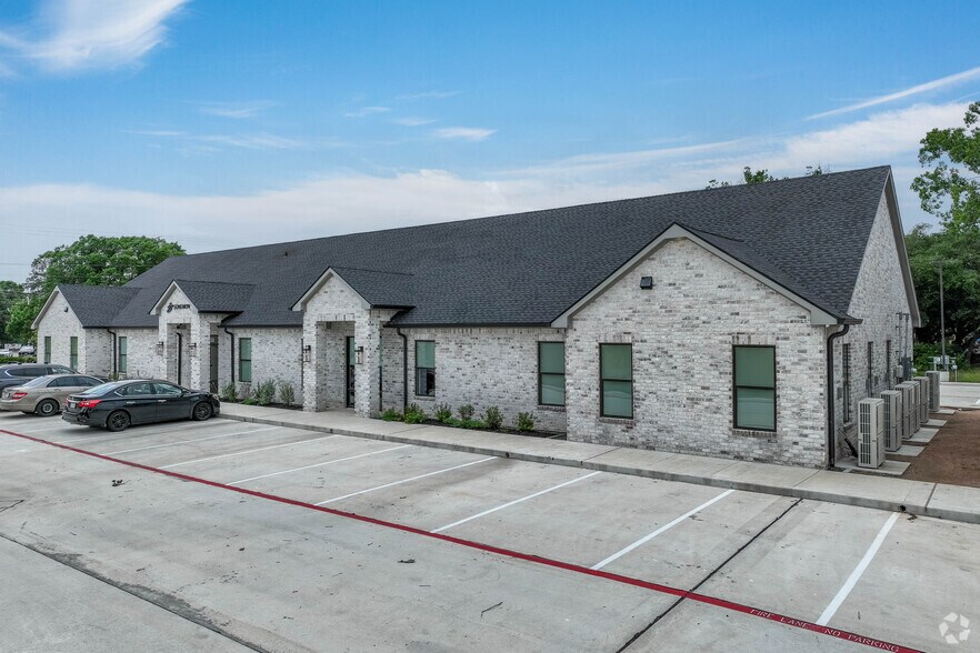 More Photos Of 1 Parkside Dr, Friendswood Medical For Lease