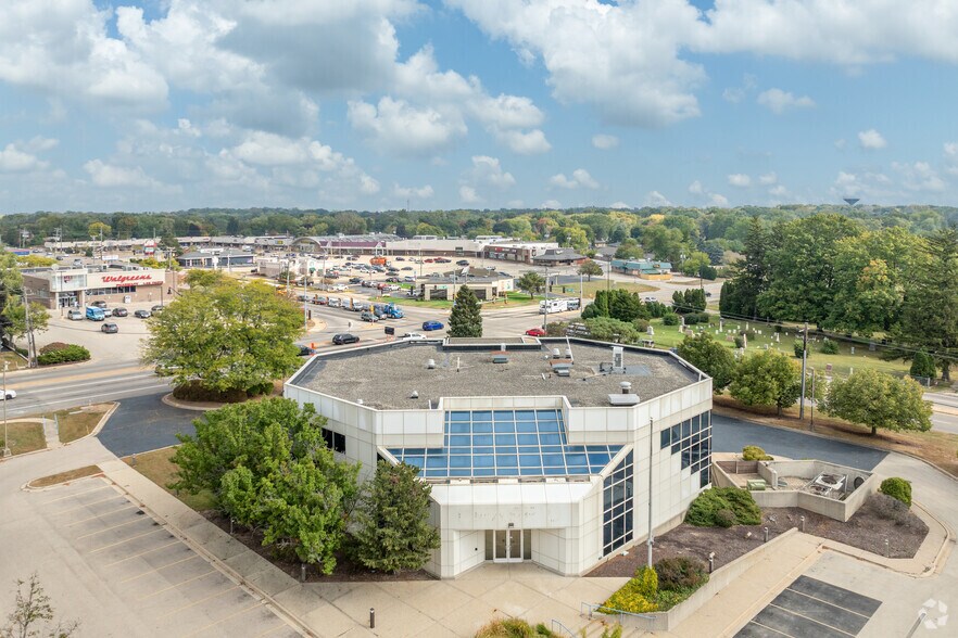 More Photos Of 4425 Harrison Ave, Rockford Office For Sale