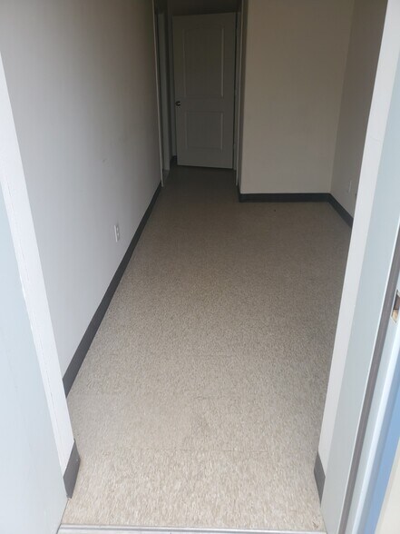 More Photos Of 2290 Dickinson Ave, League City Warehouse For Lease