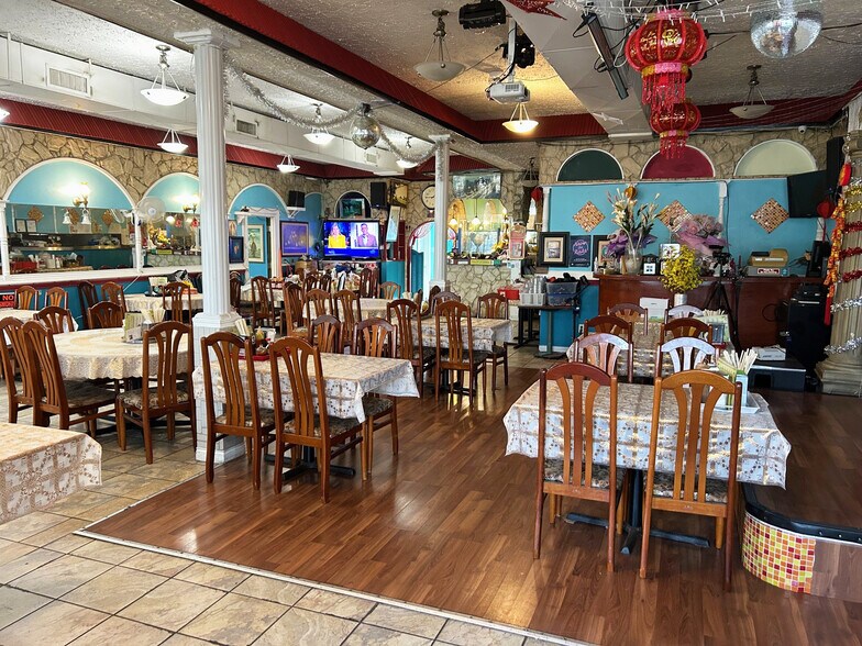 More Photos Of 718-720 E Broadway, Vancouver Restaurant For Sale