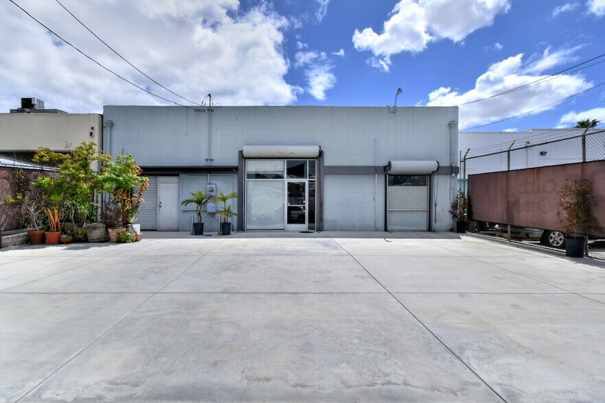 Primary Photo Of 1738-1740 Cordova St, Los Angeles Showroom For Lease