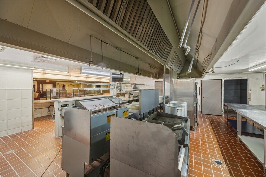 More Photos Of 300 N Cocoa Blvd, Cocoa Restaurant For Lease