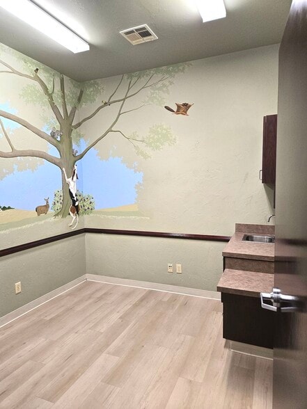 More Photos Of 523 S Santa Fe, Edmond Medical For Lease