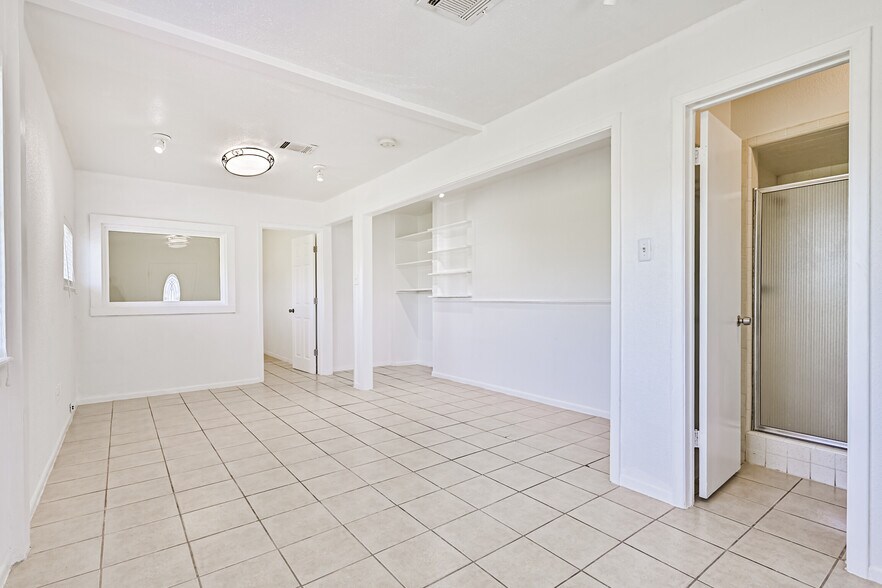 More Photos Of 5001 Luella Ave, Deer Park Office For Sale