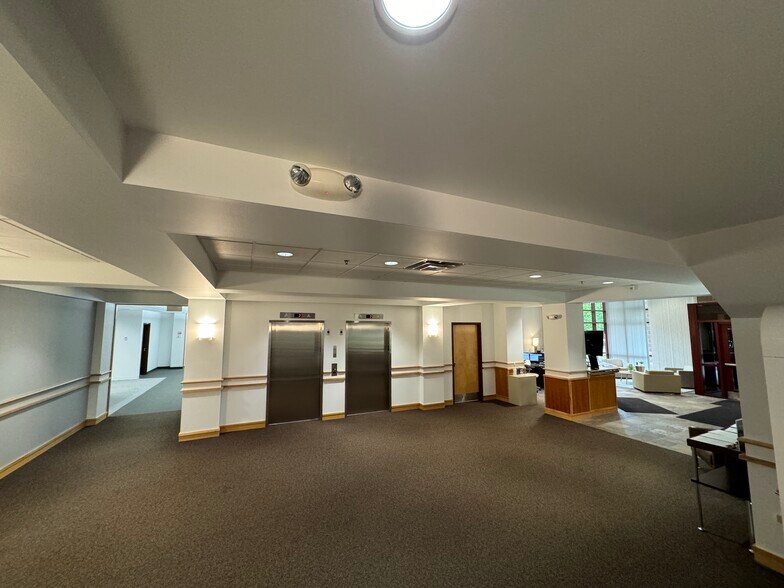 More Photos Of 16 Yankee Candle Way, South Deerfield Medical For Lease