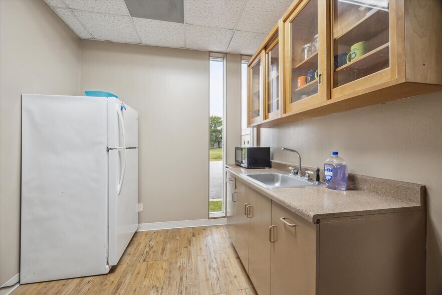 More Photos Of 6504 Memorial Dr, Texas City Medical For Sale