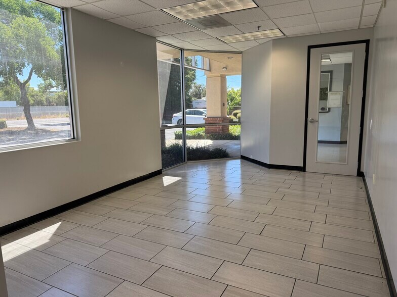 More Photos Of 9370 W Stockton Blvd, Elk Grove Office For Lease