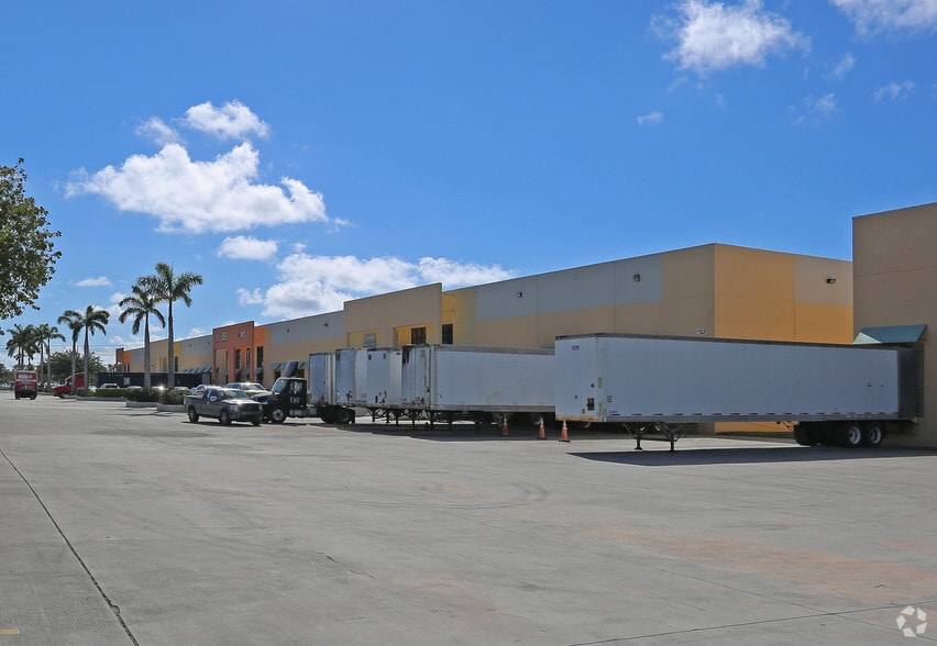 More Photos Of 275-299 Bryan Rd, Dania Beach Unknown For Lease