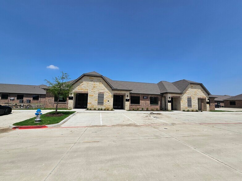 More Photos Of 2601 Little Elm Pky, Little Elm Office For Sale