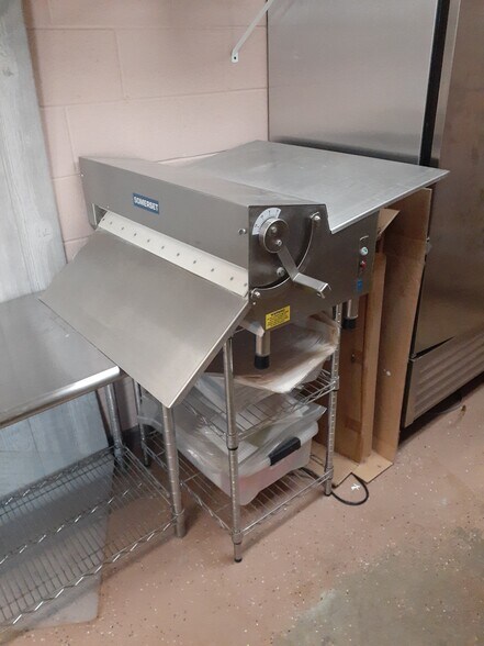 More Photos Of 507 Sherman St, Belleville General Retail For Sale