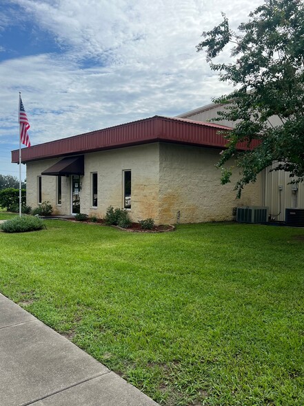 Primary Photo Of 21228 Powell Rd, Brooksville Warehouse For Sale