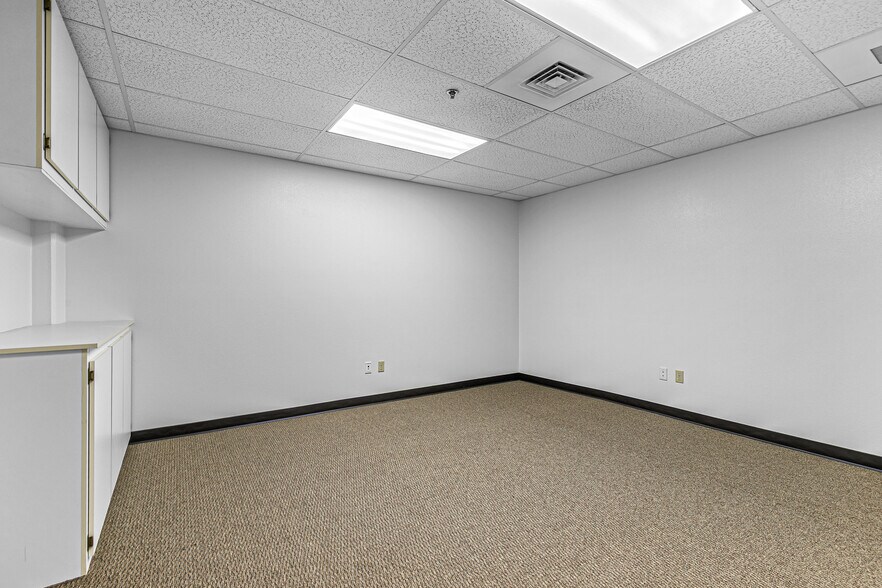 More Photos Of 1990 NW Washington Blvd, Grants Pass Warehouse For Sale