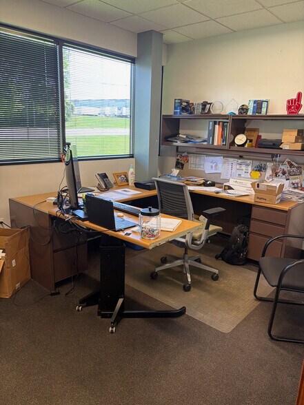 More Photos Of 2360 Oak Industrial Dr NE, Grand Rapids Flex For Sale