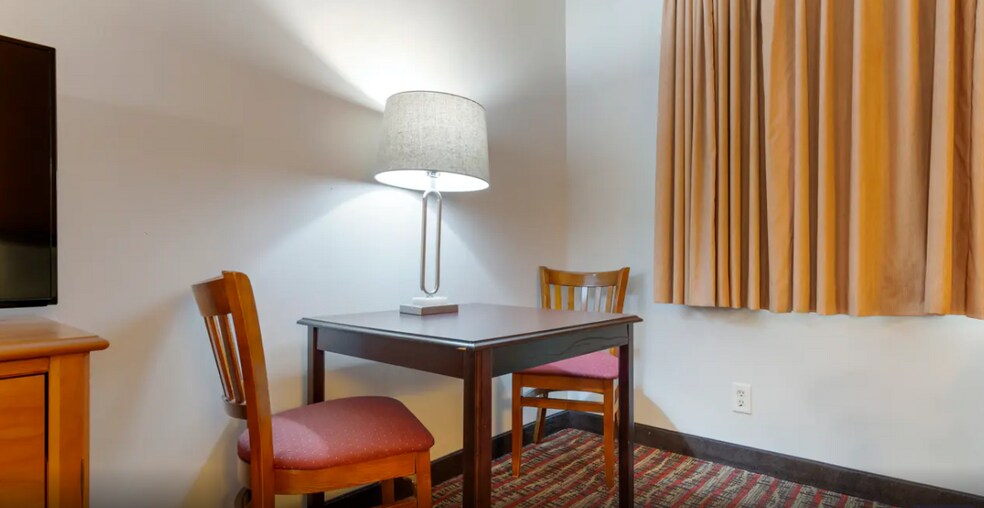 More Photos Of 2050 S US 41, Marquette Hotel For Sale