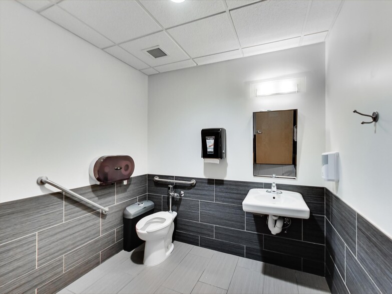 More Photos Of 540 Plains Rd E, Burlington Apartments For Sale