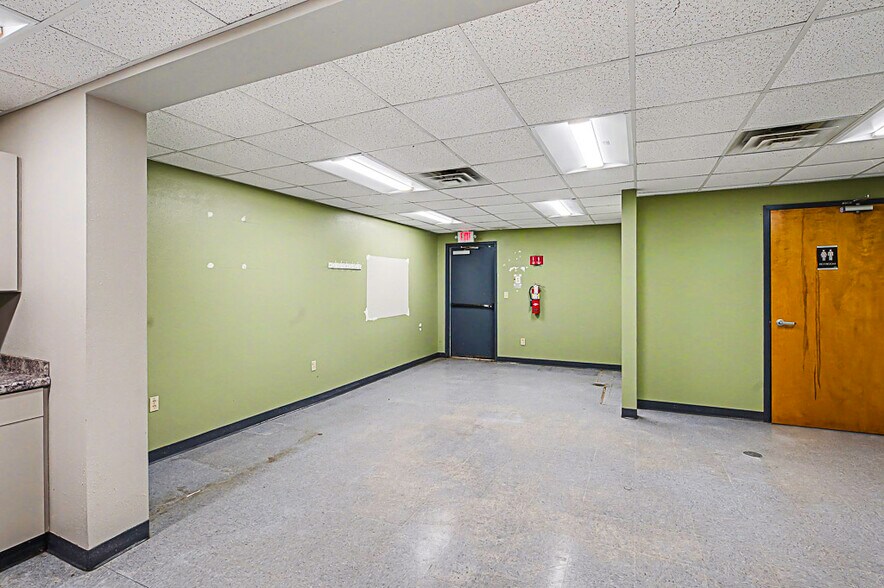 More Photos Of 2906 Washington Blvd, Belpre Medical For Sale