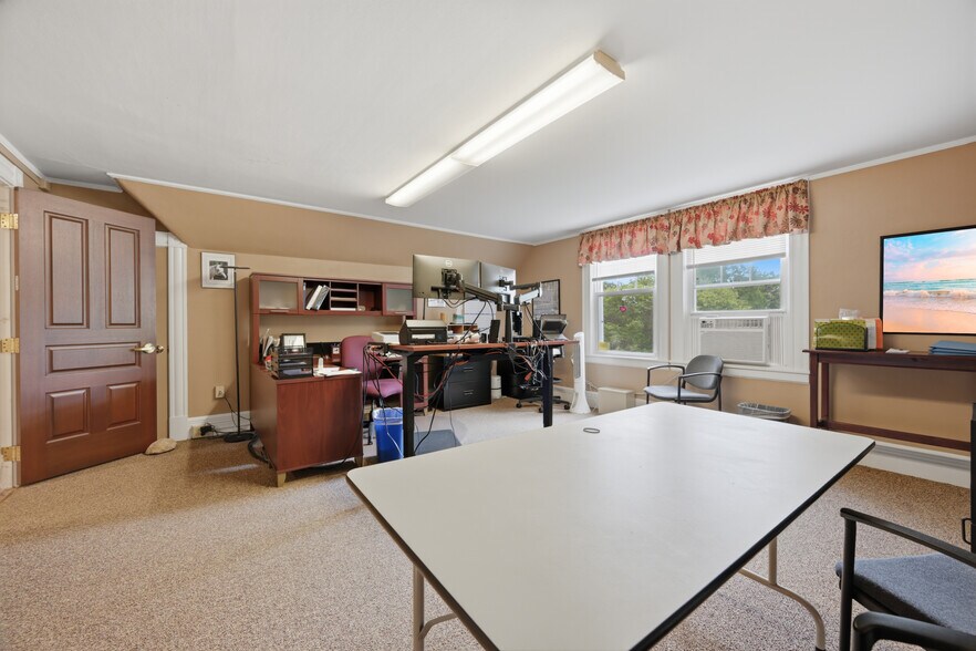 More Photos Of 1 Sylvandale Rd, Lisbon Office For Sale