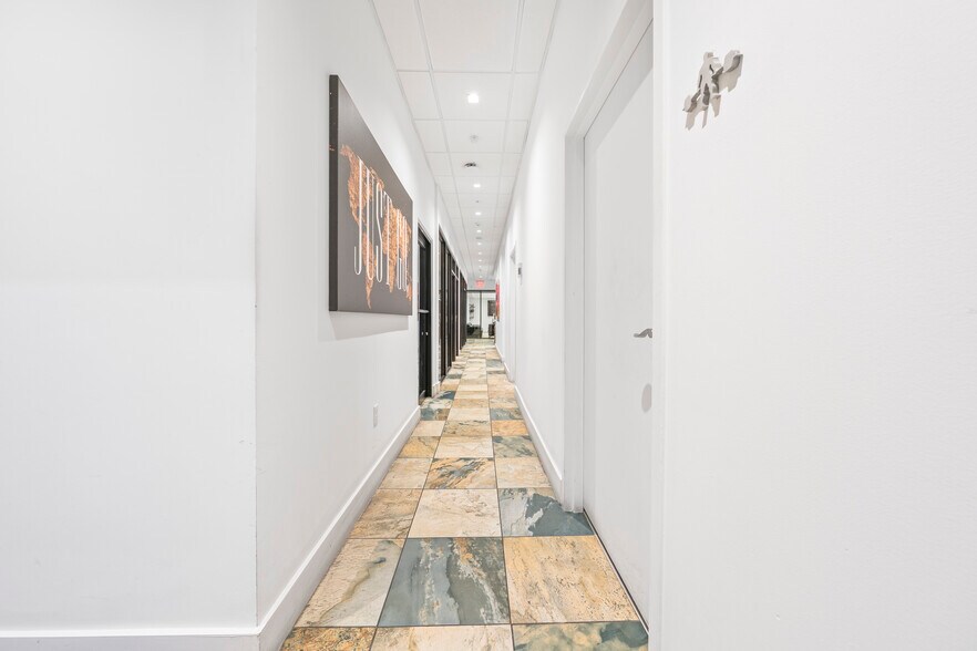 More Photos Of 2500 NW 39th St, Miami Light Distribution For Sale