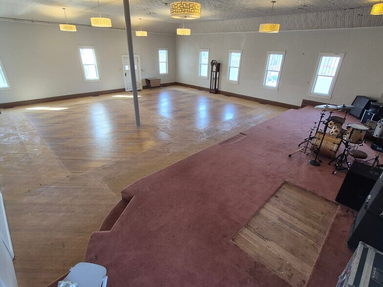 More Photos Of 130 Elm St, Windsor General Retail For Sale