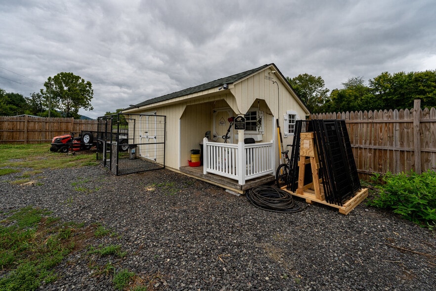 More Photos Of 12167 Lee Hwy, Sperryville Veterinarian Kennel For Sale