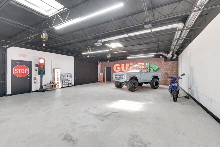 More Photos Of 705 Bond Way, Delray Beach Showroom For Sale