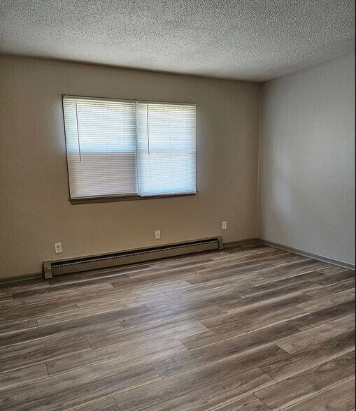 More Photos Of 3411-3418 E 26th St, Des Moines Apartments For Sale