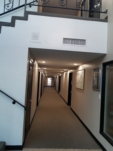 More Photos Of 930 Truxtun Ave, Bakersfield Office For Lease