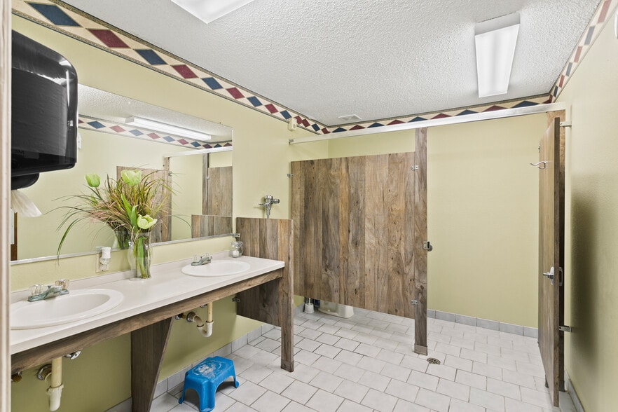 More Photos Of 3601 E Moody Blvd, Bunnell Religious Facility For Sale