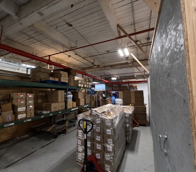 More Photos Of 6501 N Avondale Ave, Chicago Manufacturing For Sale