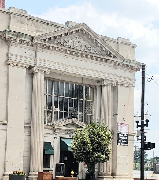 More Photos Of 400 Court St, Saginaw Office For Lease