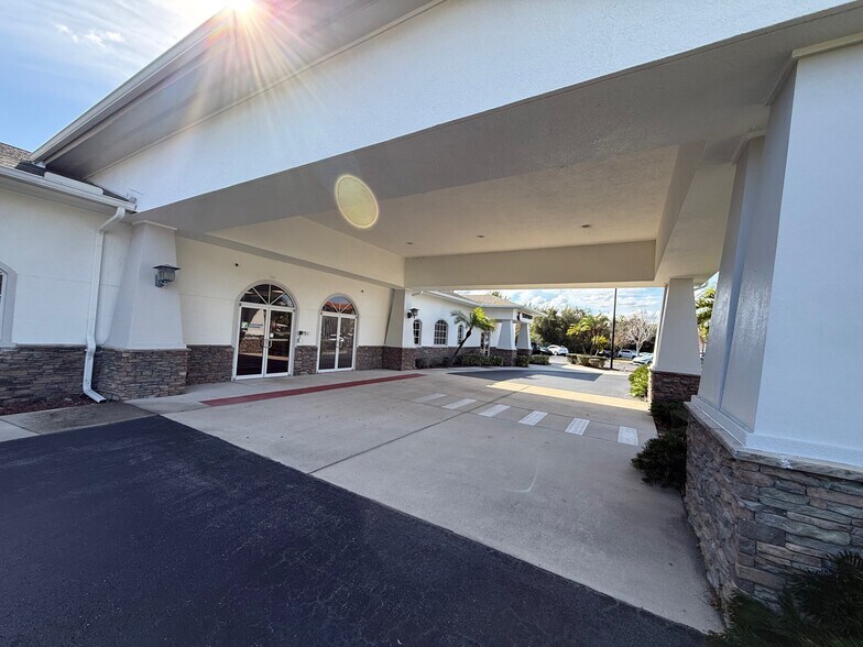More Photos Of 389 Commerce Pky, Rockledge Medical For Lease