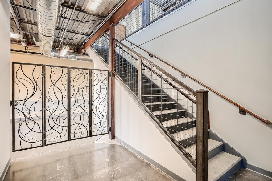 More Photos Of 1211 Avery St, Golden Office For Lease