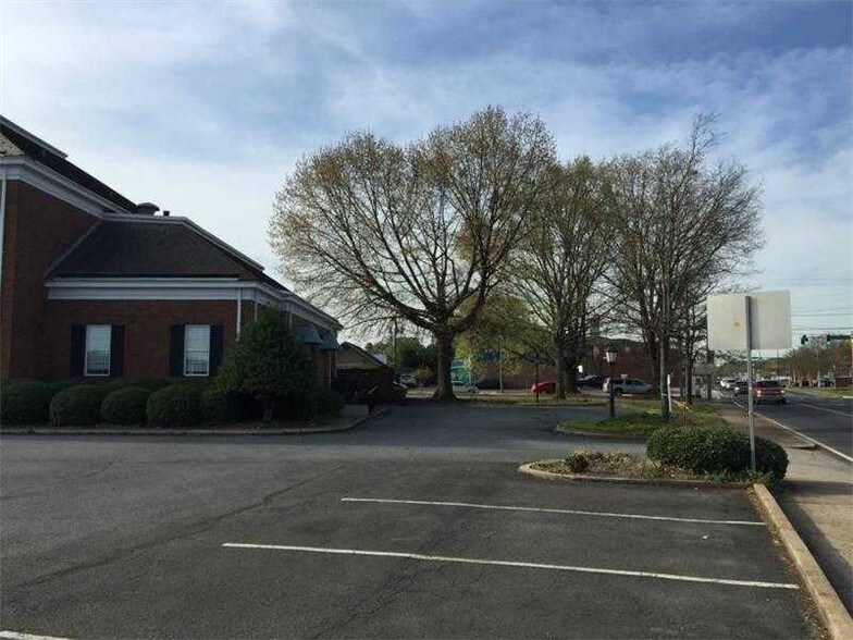 More Photos Of 102 E Main St, Cartersville Bank For Lease