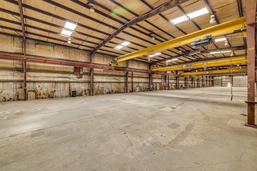 More Photos Of 2101 S East Ave, Cushing Warehouse For Lease
