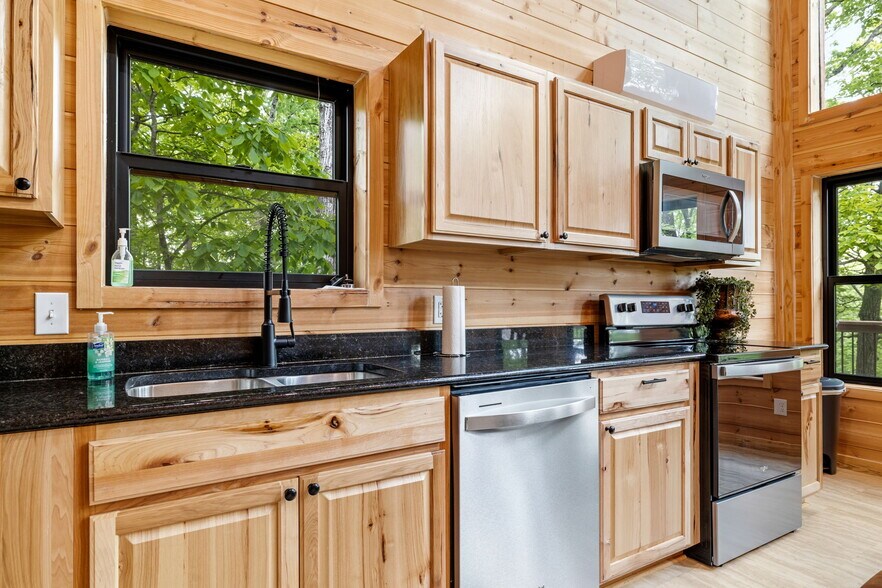 More Photos Of 22468 State Highway 112, Cassville Specialty For Sale