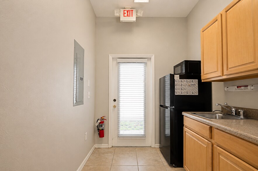 More Photos Of 19439 Shumard Oak Dr, Land O' Lakes Medical For Sale