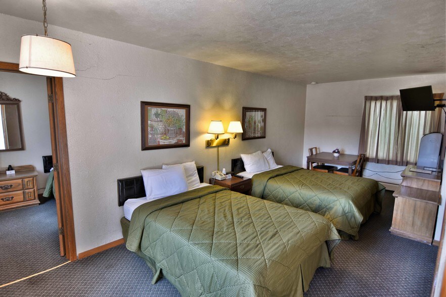 More Photos Of 100 Silver St, Hurley Hotel For Sale