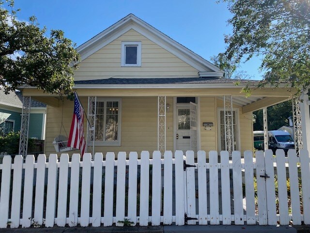 More Photos Of 610 N Spring St, Pensacola Office For Lease