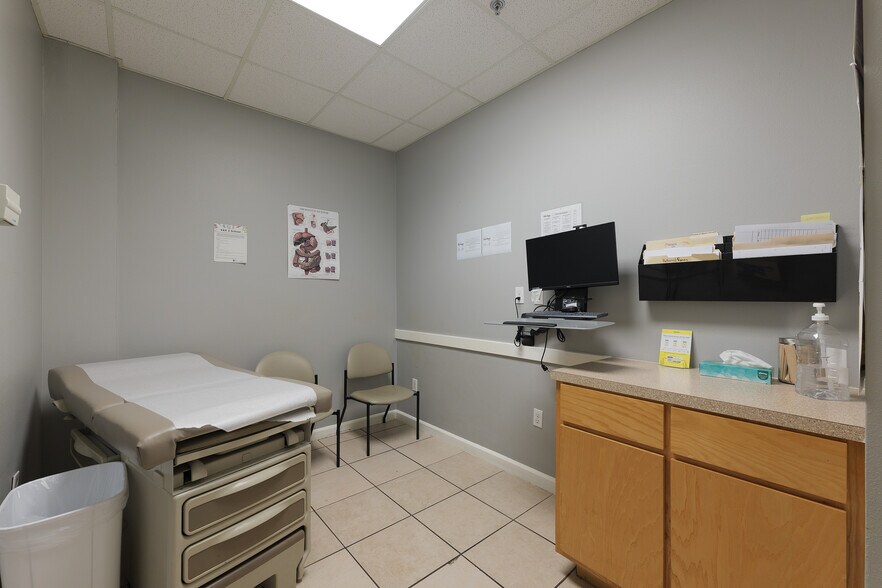 More Photos Of 305 Expressway 83, Mission Medical For Sale