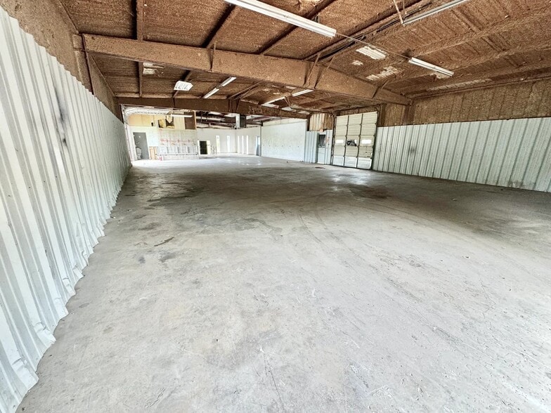 More Photos Of 315 S 5th St, Guthrie Warehouse For Lease