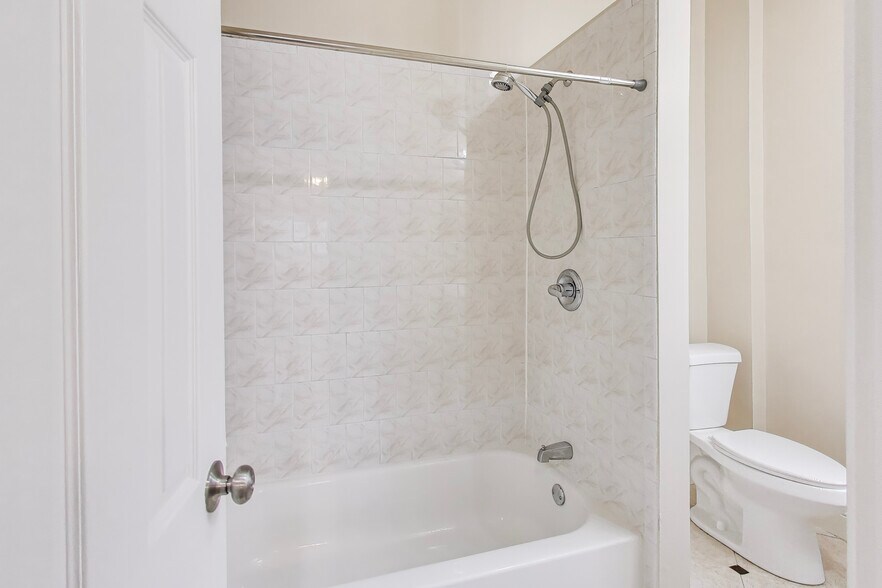 More Photos Of 1362-1364 E 27th St, Oakland Apartments For Sale
