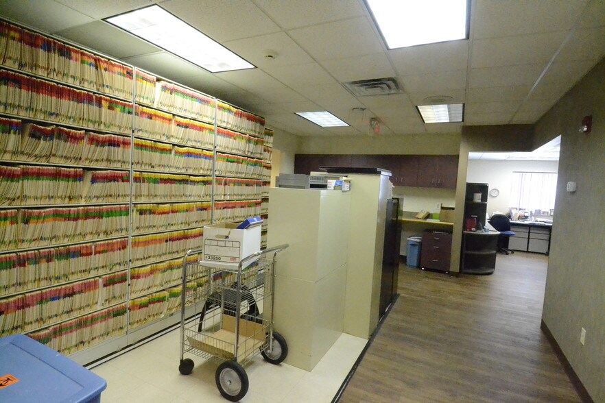 More Photos Of 400 Gidney Ave, Newburgh Medical For Sale