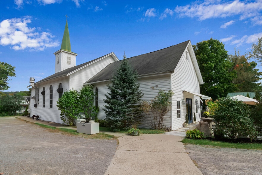 More Photos Of 5107 Langford Rd, North Collins Hospitality For Sale