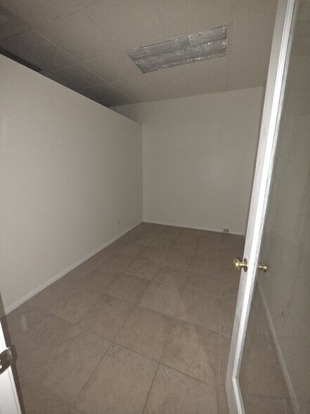 More Photos Of 44143-44147 20th St W, Lancaster Medical For Sale