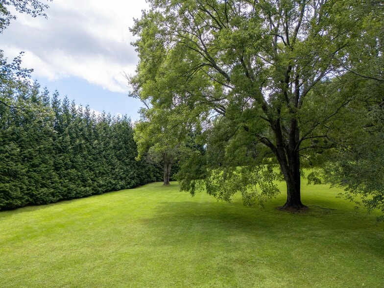 More Photos Of 8826 Boylston Hwy, Mills River Flex For Sale