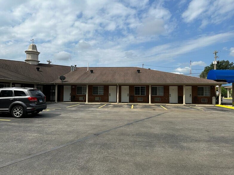 More Photos Of 1500 Edmonton Rd, Tompkinsville Hotel For Sale